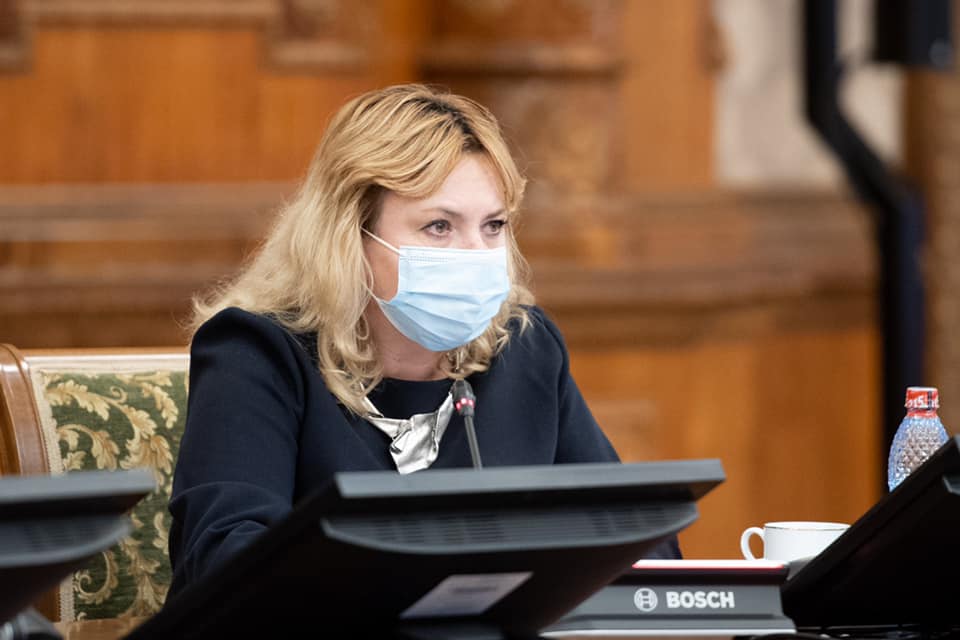 Anca Dragu nu l-ar urma pe Dacian Cioloș dacă demisionează din USR