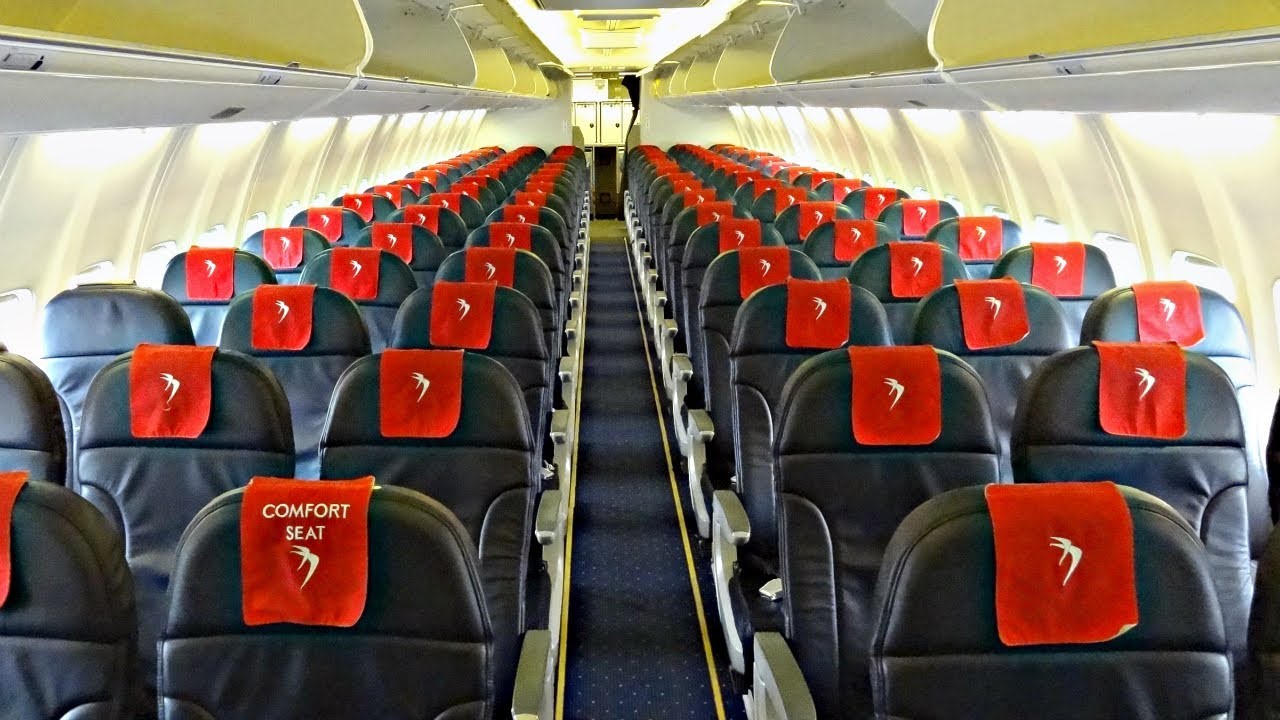 interiorul unui avion de la Blue Air