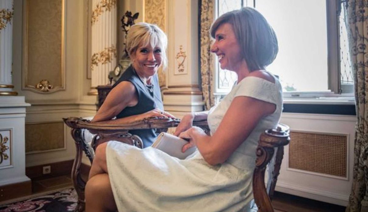 Motivul pentru care Brigitte Macron nu păstrează niciodată hainele purtate la întâlniri oficiale