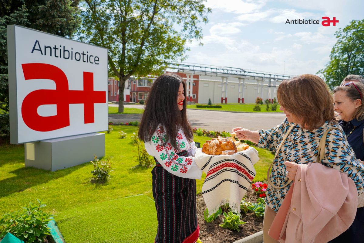 Noi oportunități pentru consolidarea afacerii Antibiotice Iași pe piața internațională  Vizită la nivel înalt a 28 de ambasadori thumbnail