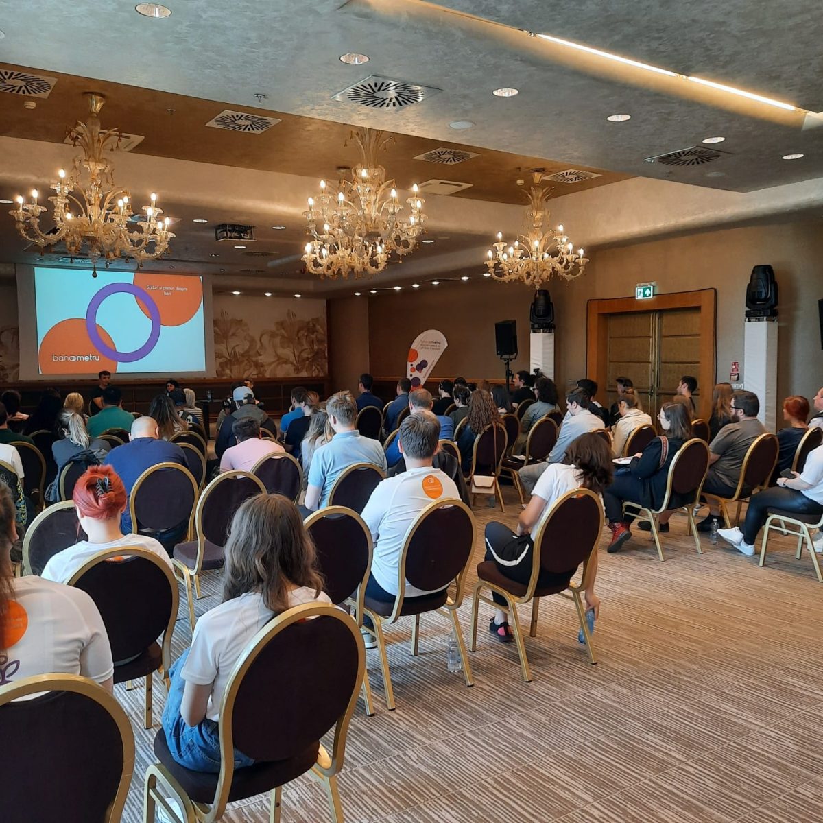 Banometru: programul de educație financiară care oferă cursuri și ședințe de consiliere gratuită participanților