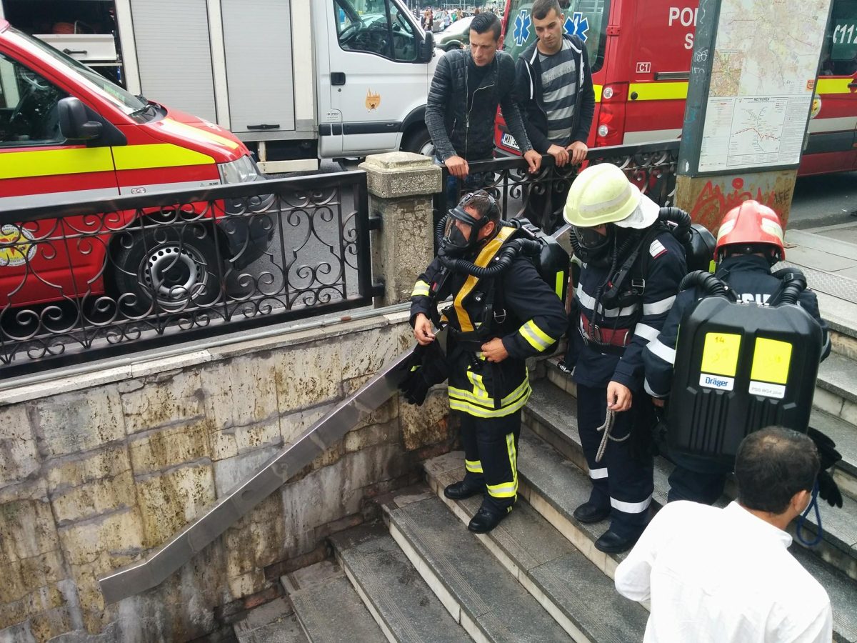 Incendiu la metroul din Bucureşti. Anchetă deschisă, după ce trei staţii au fost evacuate din cauza unui fum gros