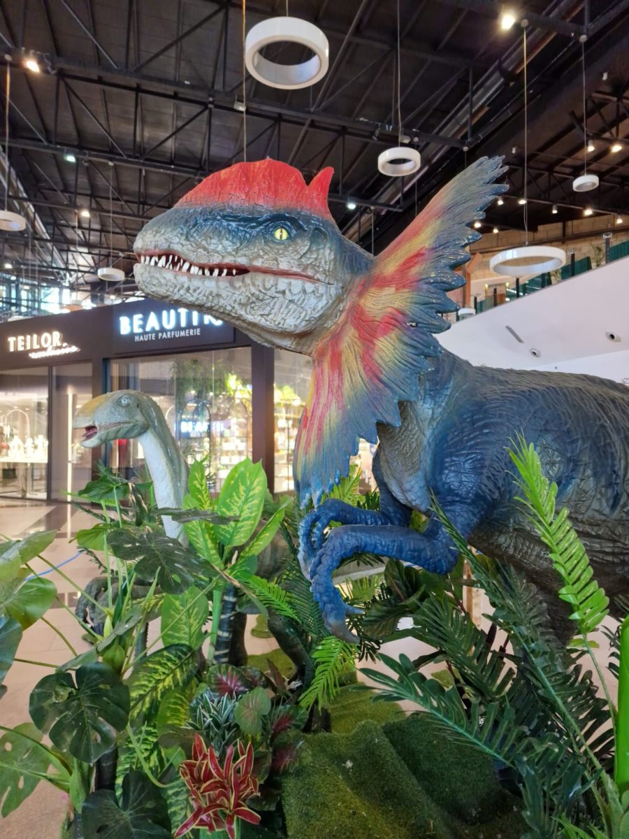 Lumea Dinozaurilor: expoziție cu dinozauri animatronici de până la 13 metri lungime, la Iulius Mall Cluj