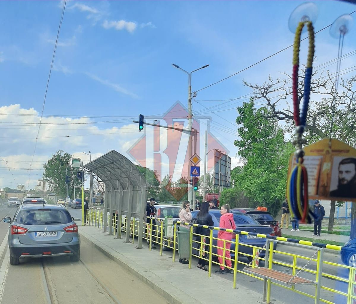 Accident rutier în zona Podu de Piatră. Trei autoturisme au intrat în coliziune – EXCLUSIV