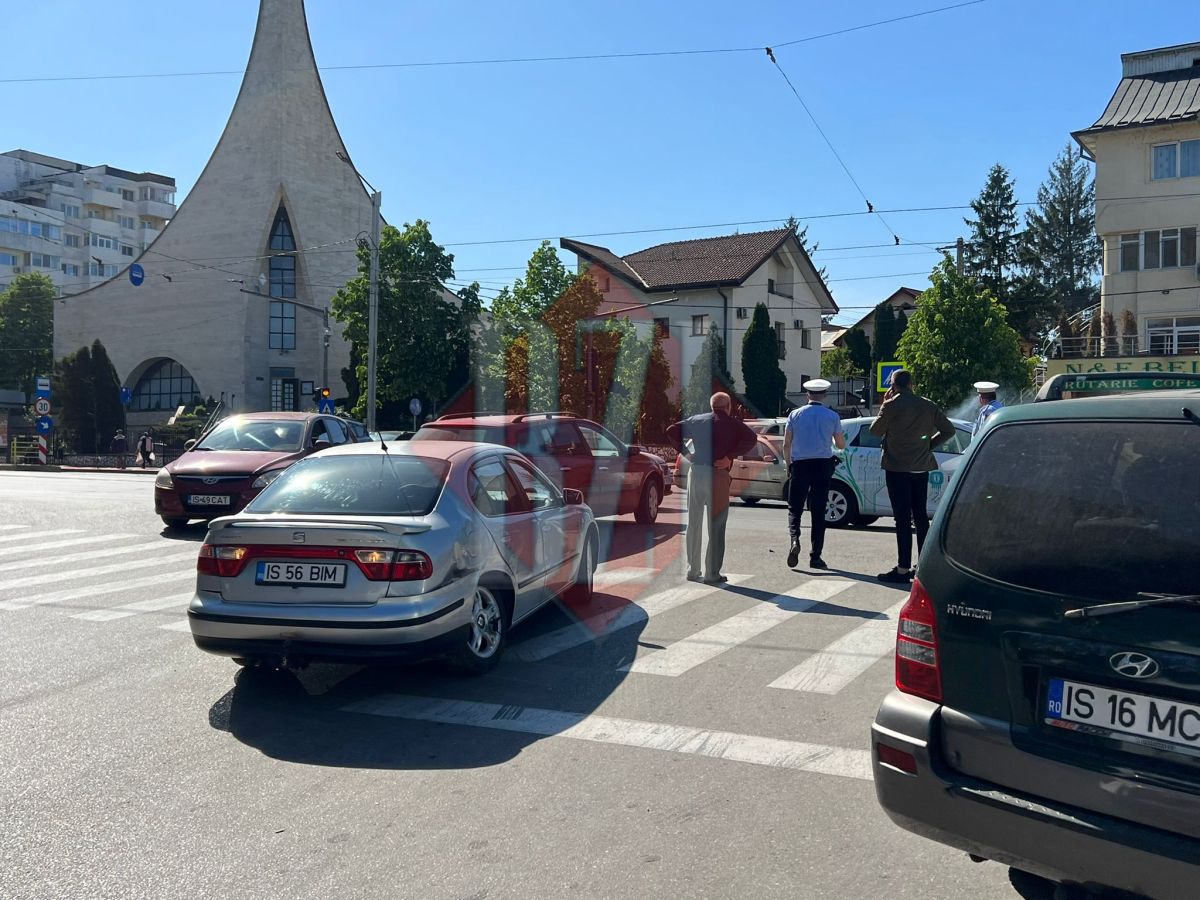 Accident rutier în zona Nicolina Belvedere. Două autoturisme s-au ciocnit – EXCLUSIV, FOTO, VIDEO