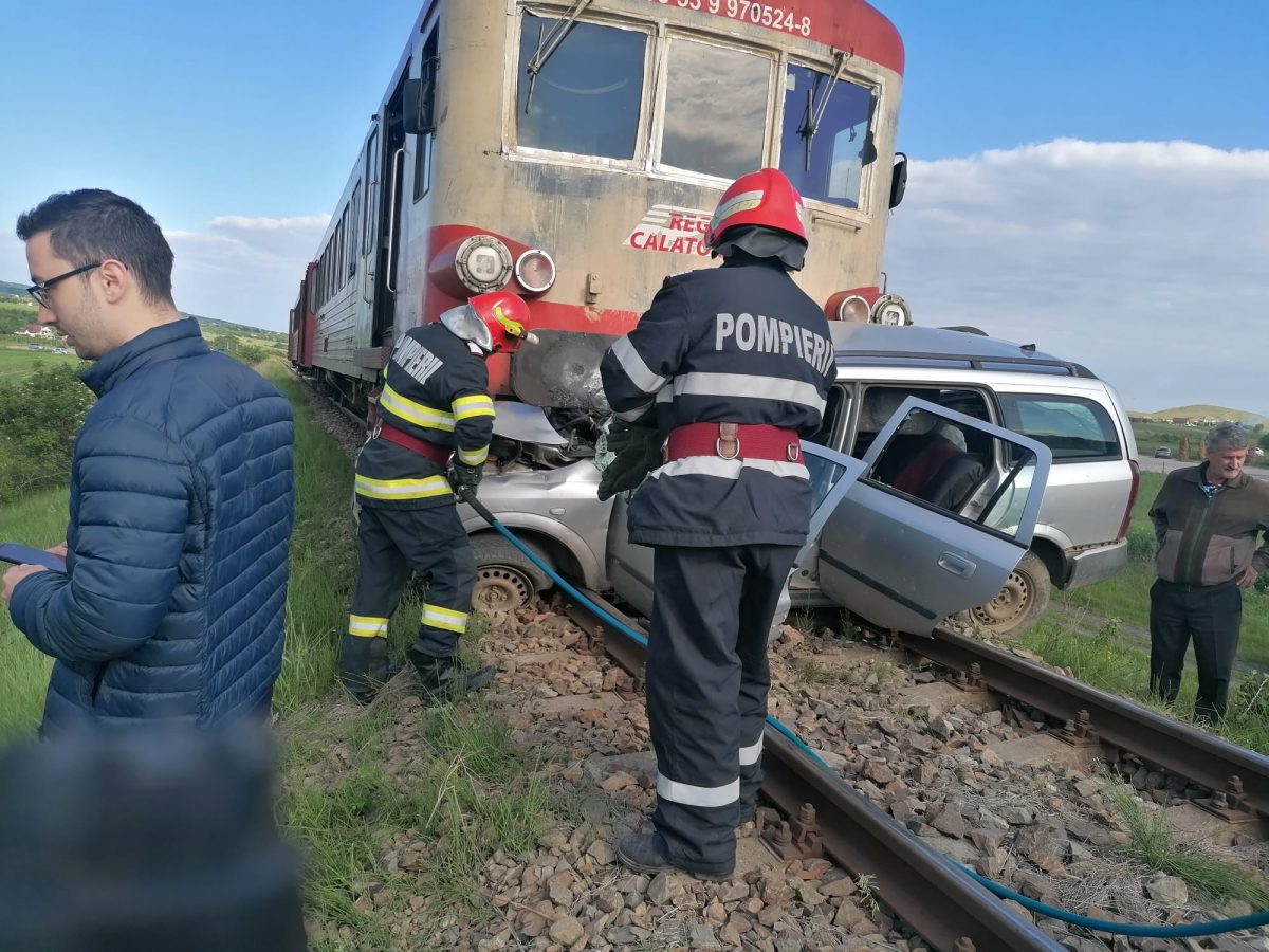 Accident feroviar grav în judeţul Iași, unde un tren a intrat în coliziune cu un autoturism – EXCLUSIV/FOTO