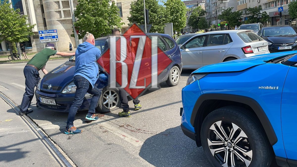 Accident rutier în zona Palat. Două autoturisme au intrat în coliziune – EXCLUSIV, GALERIE FOTO, VIDEO