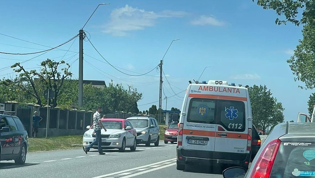 Accident rutier la ieșirea din Podu Iloaiei spre Budăi. Două persoane au fost rănite – EXCLUSIV