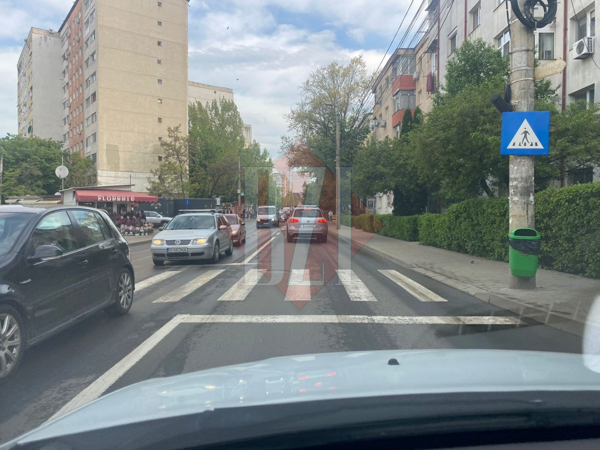 Pieton lovit pe o stradă din municipiul Iași! Traficul în zonă este aglomerat -EXCLUSIV-FOTO