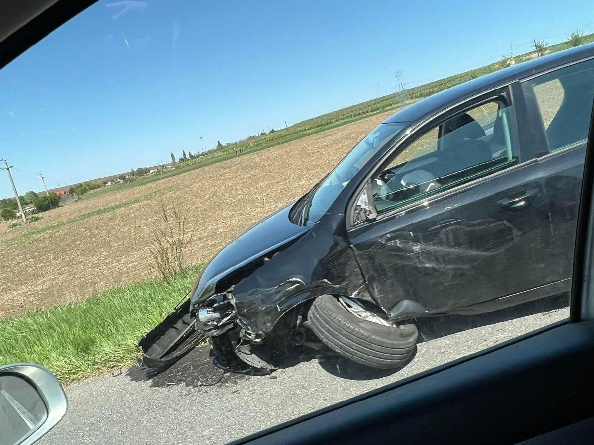 Accident rutier la ieşirea din Bălţaţi. Un şofer a intrat în separatoarele de drum