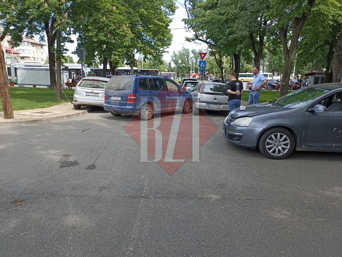 Accident rutier în Copou. Trei autoturisme s-au tamponat – EXCLUSIV, FOTO