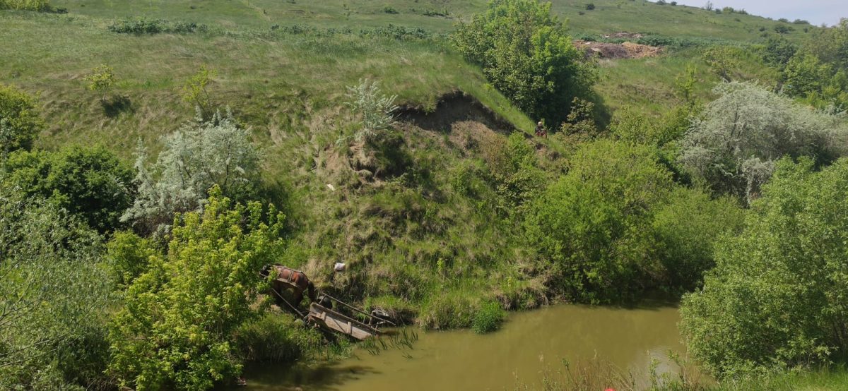 O căruţă a căzut în râul Bahlui, în comuna Miroslava. O persoană se află în stare de şoc – EXCLUSIV, UPDATE