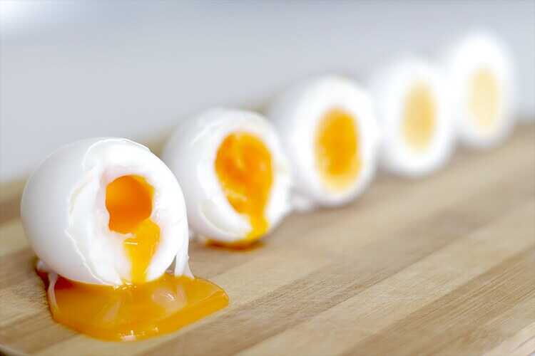 mai multe oua de prepelita cu timp diferit de fierbere