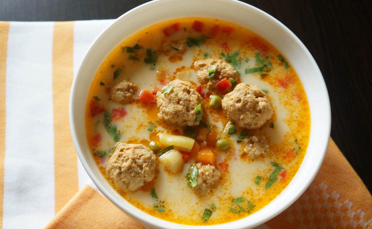 Ciorbă de perișoare țărănească. Un deliciu pe masa oricui