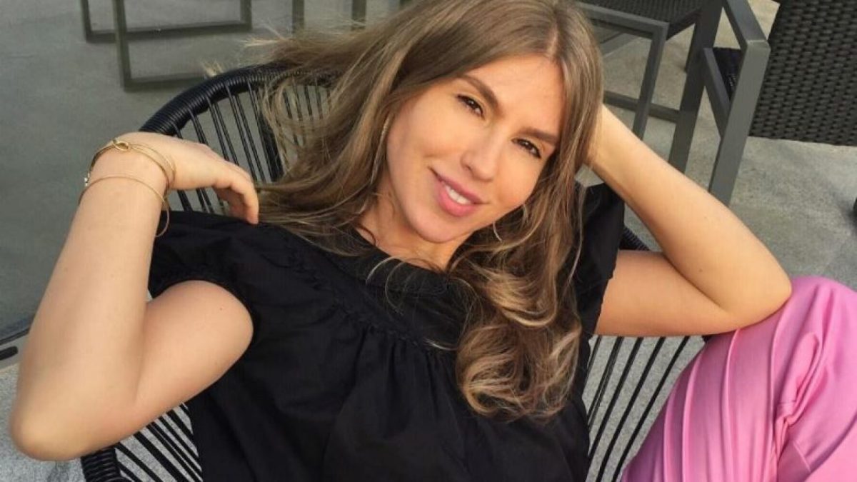 Corina Bud și-a surprins fanii și a pozat goală. Frumoasa artistă este pregătită să revină în muzică