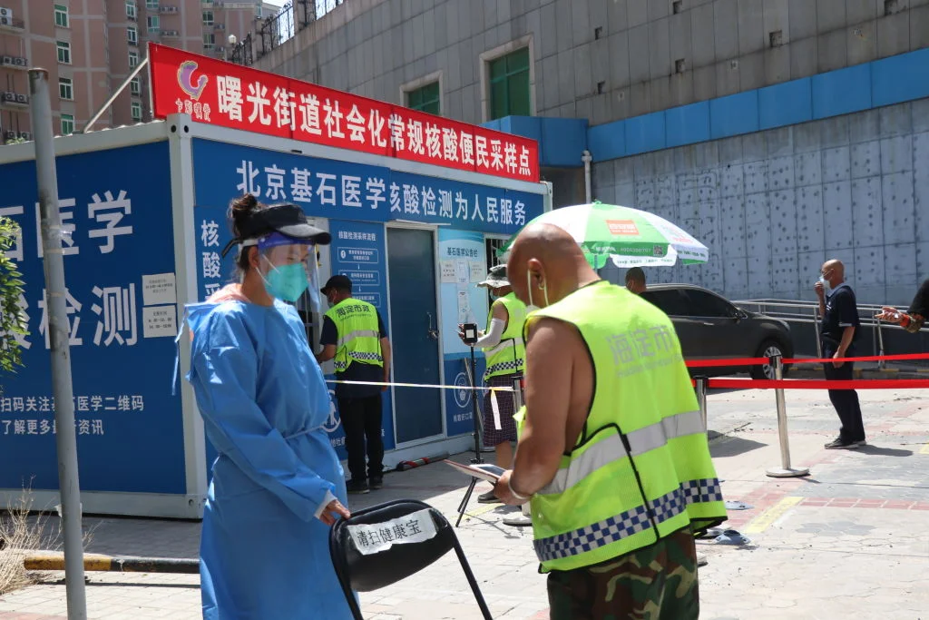 5.000 de persoane au intrat în carantină, după ce un bărbat din Beijing a încălcat restricțiile Covid-19