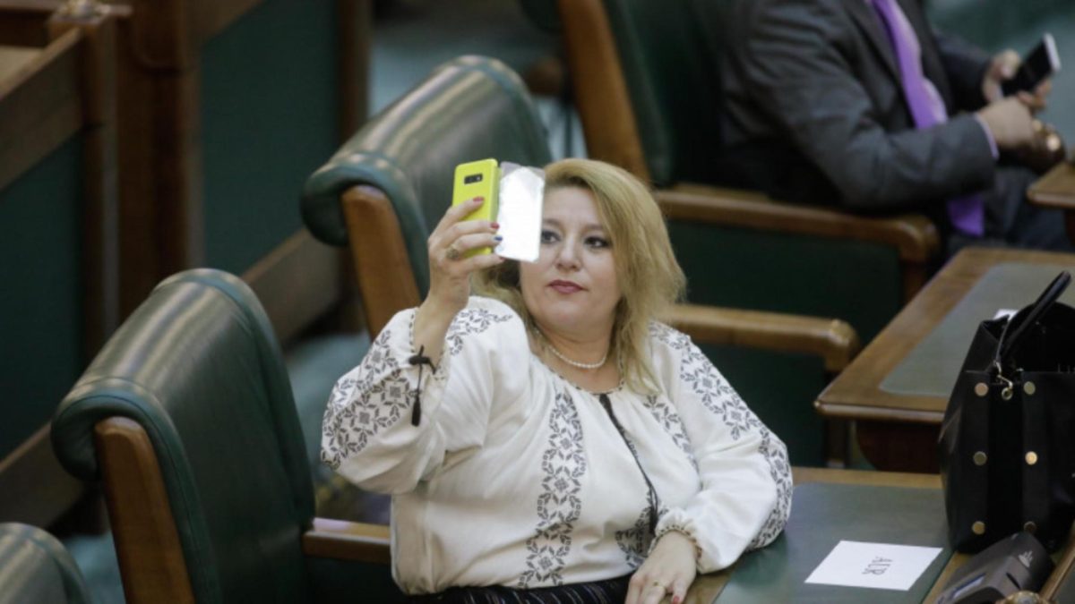 Diana Şoşoacă şi-a găsit partid! Fostul senator AUR este acum membru S.O.S. România