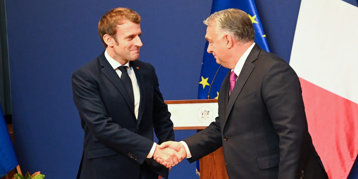 Emmanuel Macron încearcă să îl convingă pe Viktor Orban să accepte noi sancțiuni contra Rusiei