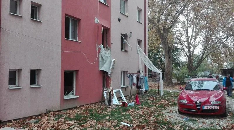 Explozie într-un bloc din Lugoj: 40 de oameni au fost evacuaţi – FOTO