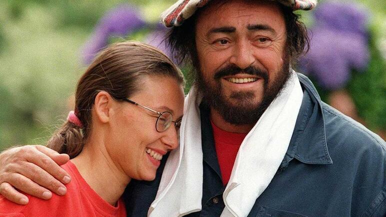 Fostul impresar despre viaţa cu «monstrul» Pavarotti: mâncarea, haremul şi «duşmanii cei proşti»