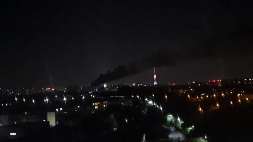 Incendiu puternic în București. Pompierii intervin cu 10 autospeciale – FOTO