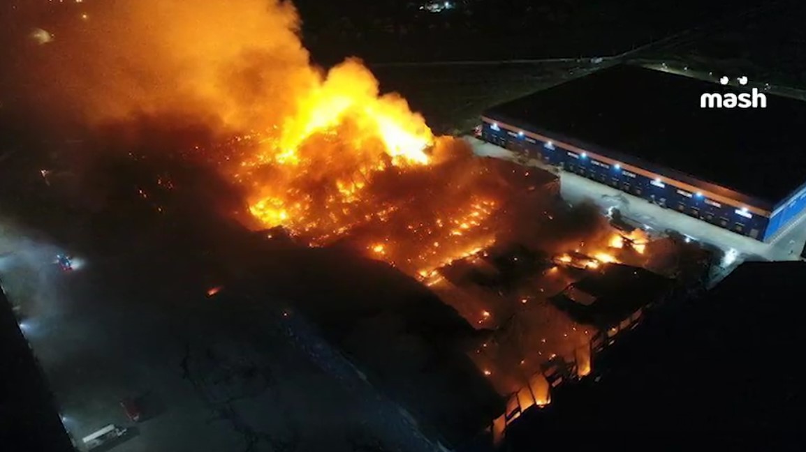 Incendiu puternic lângă Moscova, Rusia! Zeci de mii de metri pătrați cuprinși de flăcări – VIDEO