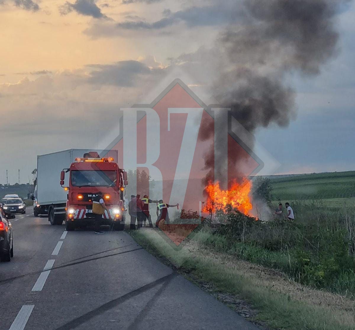 Accident înfiorător la Iași! O masină a ieșit din decor și s-a aprins ca o torță. Cel putin o victimă carbonizată – EXCLUSIV, FOTO