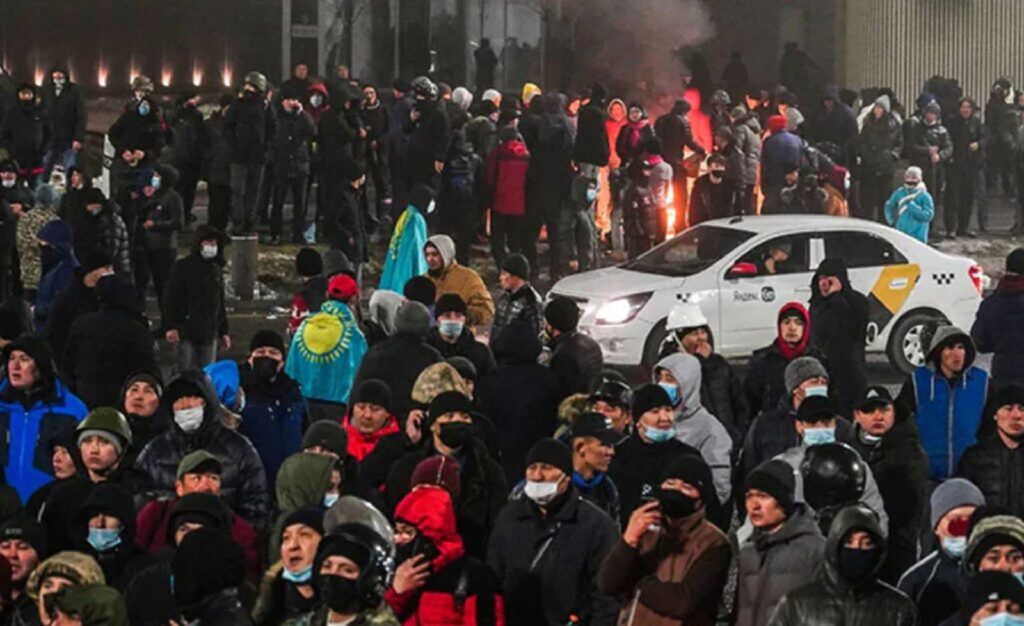 Revoltele sângeroase din Kazahstan duc la modificarea Constituției