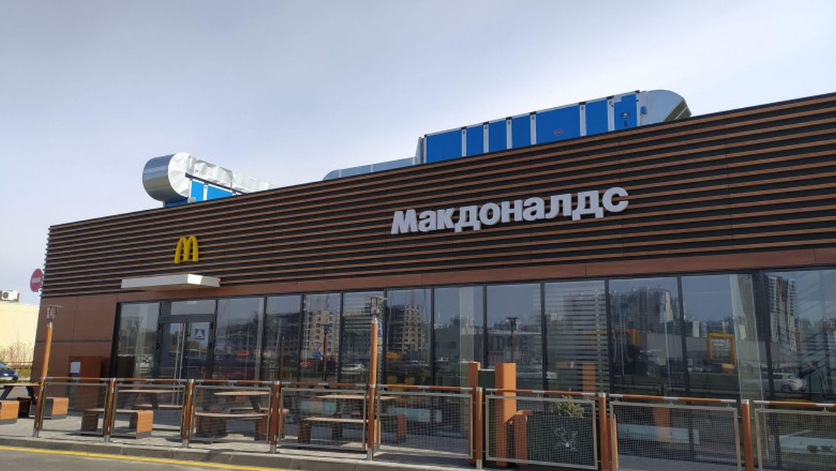 Cine va cumpăra lanțul de fast-food McDonald’s din Rusia