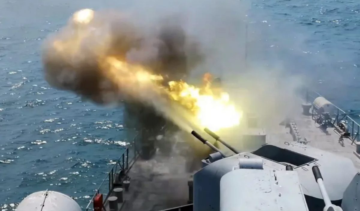 Rusia a desfășurat nave de război și submarine în Marea Neagră. Acestea sunt echipate cu peste 50 de rachete de croazieră