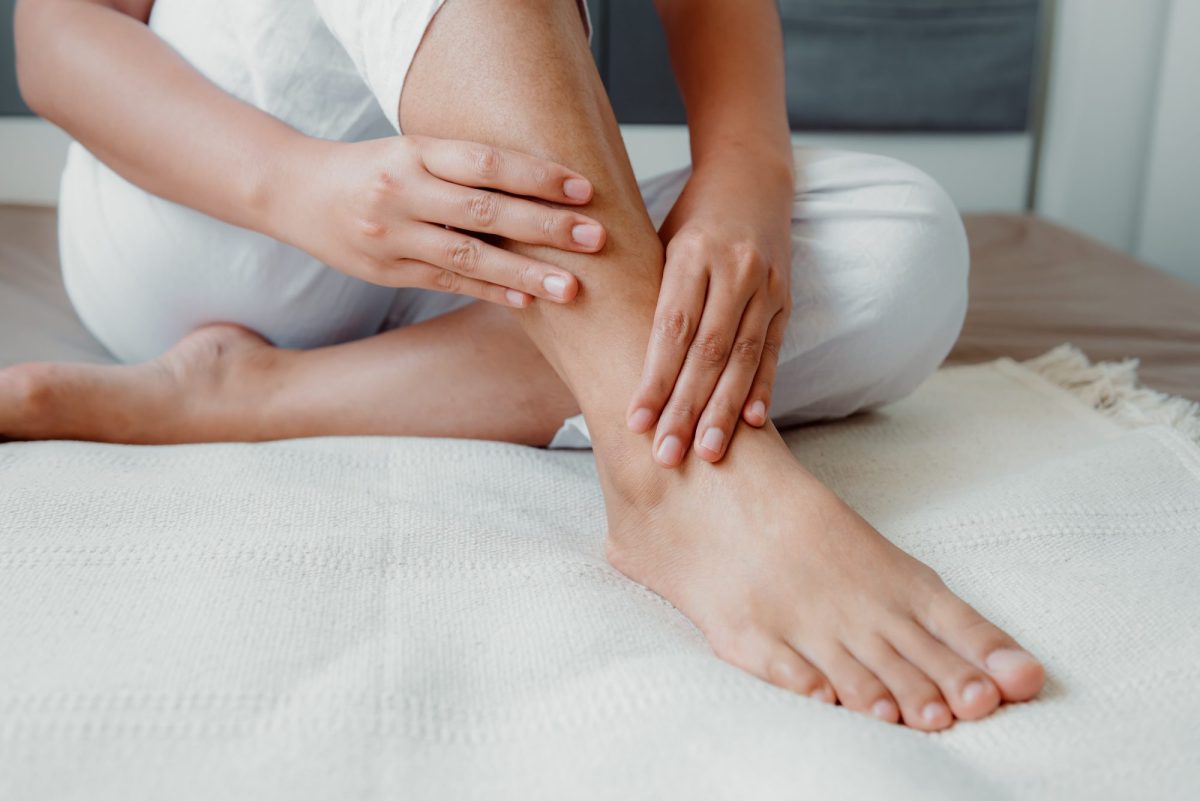 Picioare umflate după cezariană. Sfaturi pentru a combate umflăturile postpartum