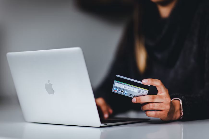 De ce să comanzi online produse? 5 avantaje