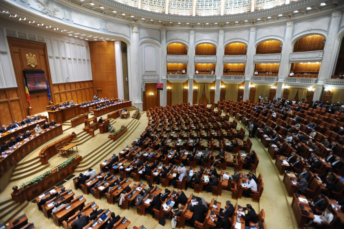 Senatorii care tulbură ordinea parlamentară vor pierde 50% din indemnizația lunară. AUR s-a opus