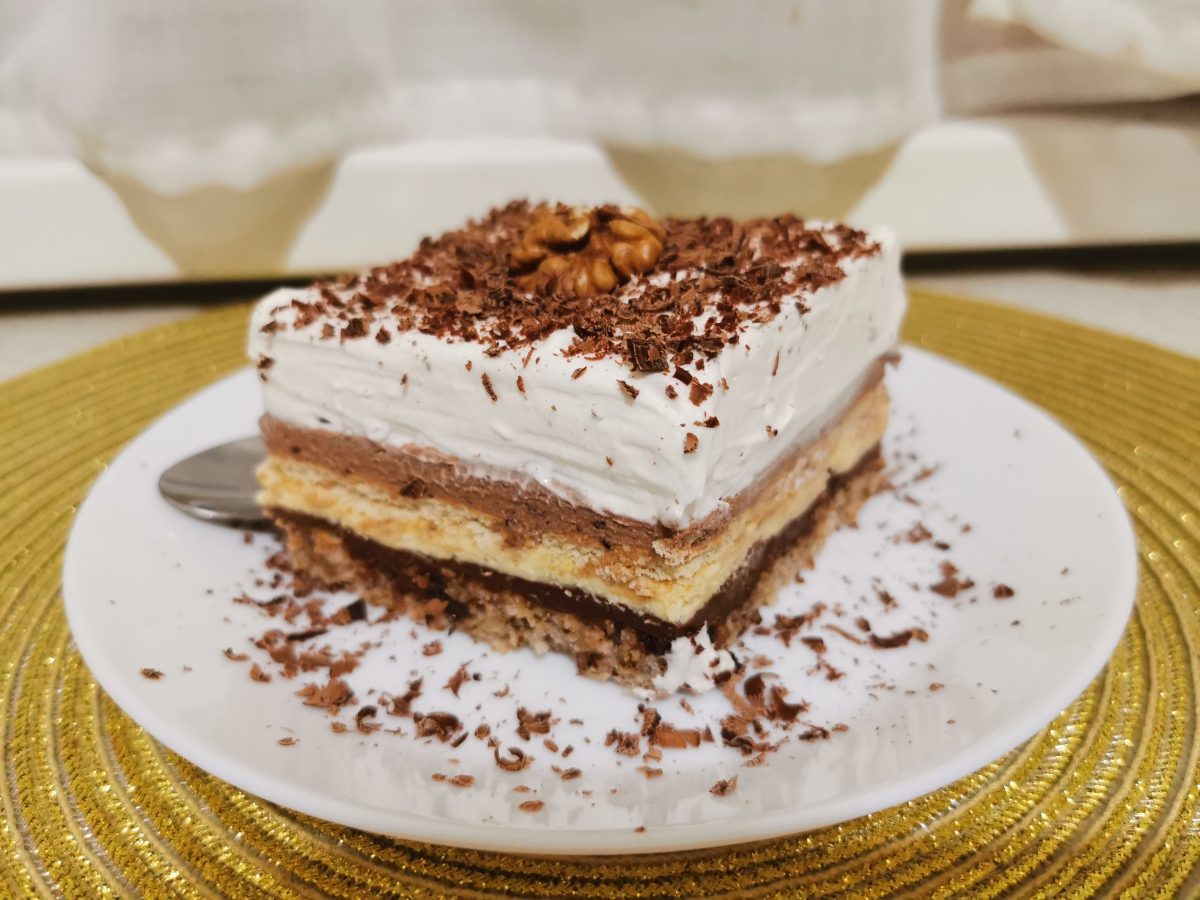 Prăjitura Kinder Bueno. Cum să pregătești acasă desertul preferat al copiilor
