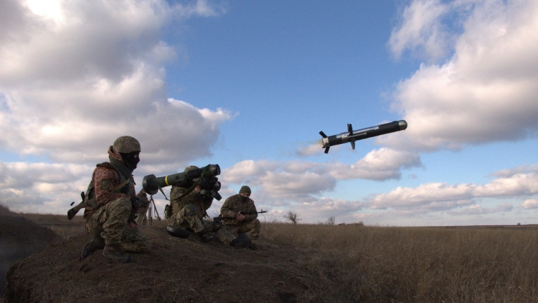 SUA le-au dat ucrainenilor atât de multe rachete antitanc Javelin, încât nu pot antrena suficienți militari să le folosească