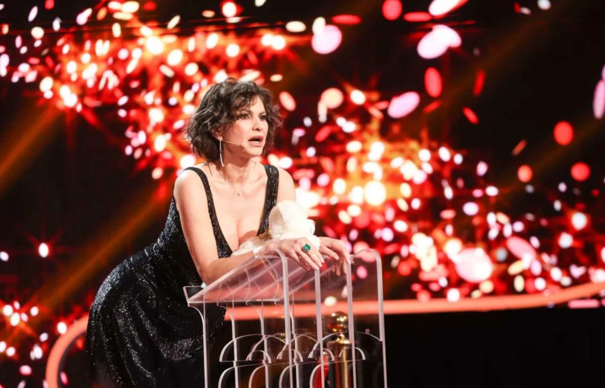 Ramona Bădescu a dat lovitura la iUmor! Vedeta a făcut-o cu ou și oțet pe Iulia Albu
