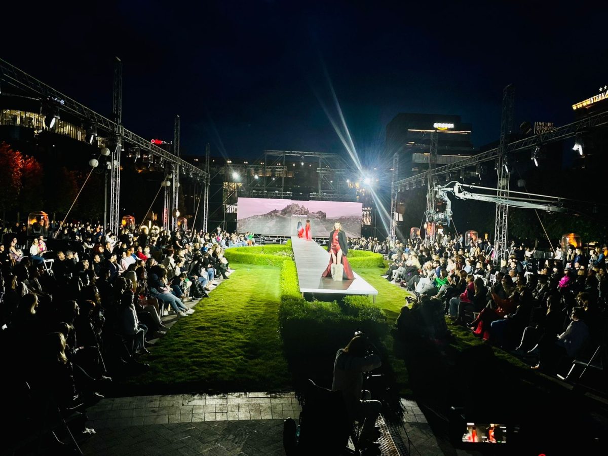 Iașul, capitala modei în România: 3 zile cu 40 de show-uri de fashion, solidaritate și susținere. Momentele unice de la Romanian Fashion Week, evenimentul cu peste 100 de designeri și mii de oameni în public
