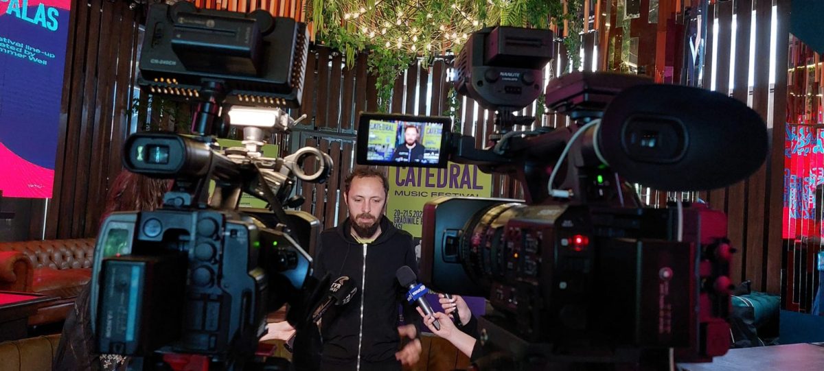 Două instalații New Media, din cadrul Romanian Creative Week, au fost furate înainte de inaugurare, la Iași. Andrei Cozlac: „Mă așteptam ca publicului să-i placă lucrările mele, dar să nu le ia acasă” – FOTO