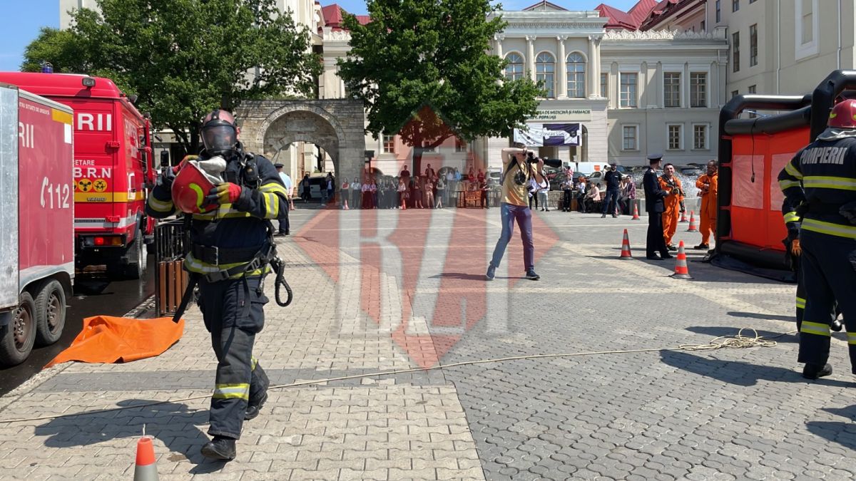 Simularea unui accident cu 10 victime, pe esplanada UMF Iași – GALERIE FOTO / VIDEO
