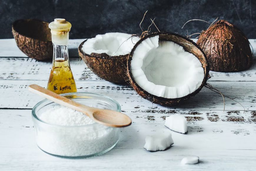 Șapte ingrediente care ar trebui să se regăsească în produsele pentru îngrijirea părului