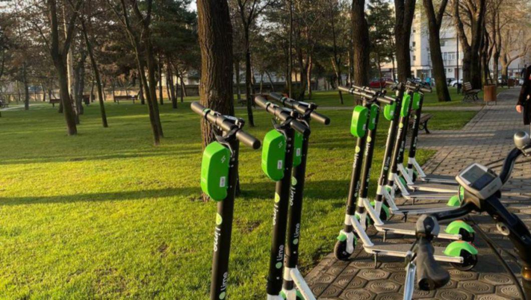 O altă trotinetă electrică a fost aruncată în apă la Iași – VIDEO