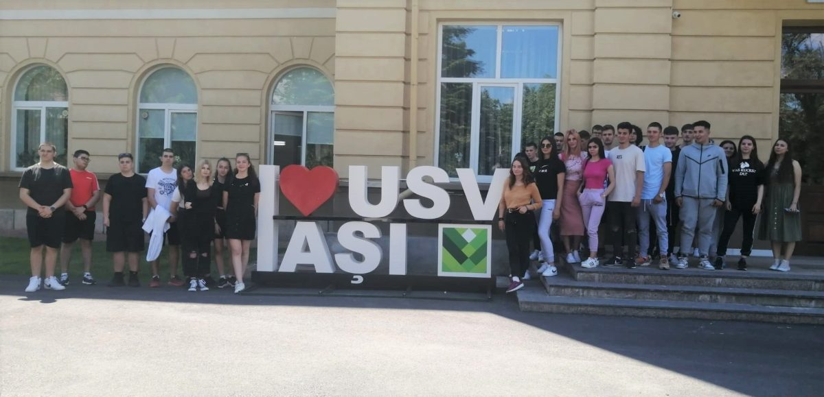 Zeci de elevi din Moldova, în vizită la prezentarea ofertei academice la Universitatea de Științele Vieții din Iași – GALERIE FOTO