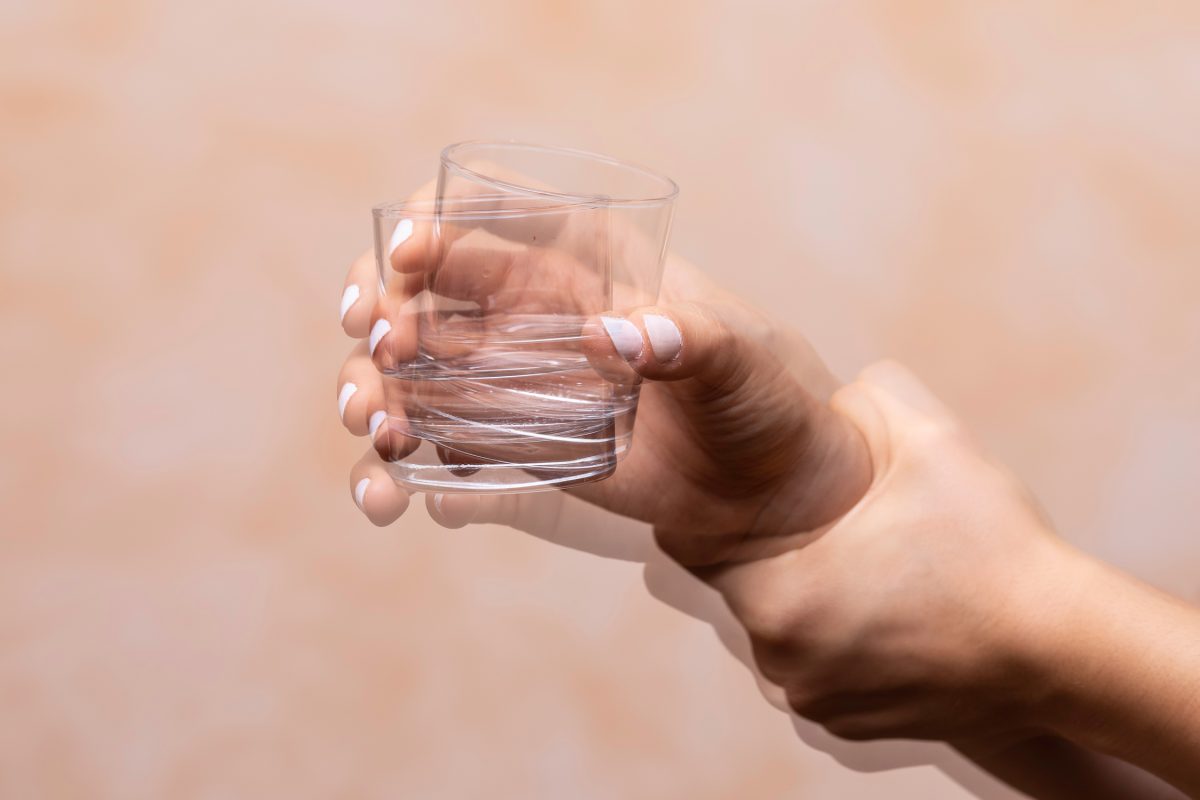 Vitamine pentru tremuratul mâinilor. Cu ce să te alimentezi pentru a scăpa de acest disconfort