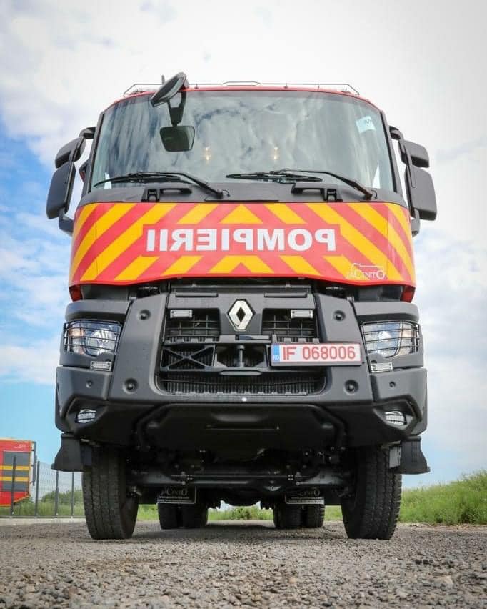 10 autospeciale de stingere cu capacitatea de 10.000 de litri de apă completează parcul ISU – FOTO
