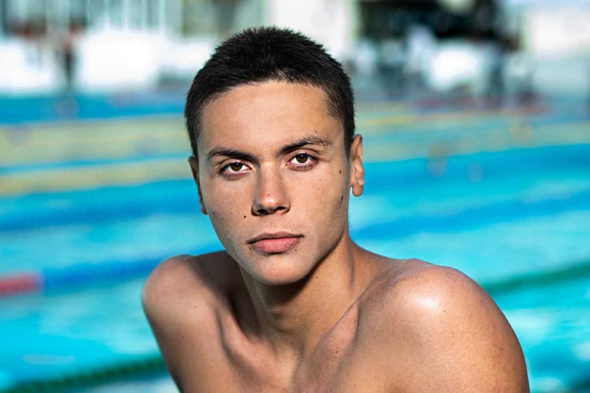 David Popovici are o poveste de viață uluitoare. Tânărul de 17 ani este primul campion mondial la înotul masculin românesc