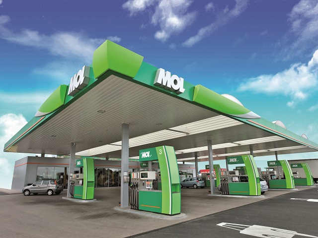 MOL România a înregistrat un profit record în 2021, în timp ce românii plătesc mai mult la pompă