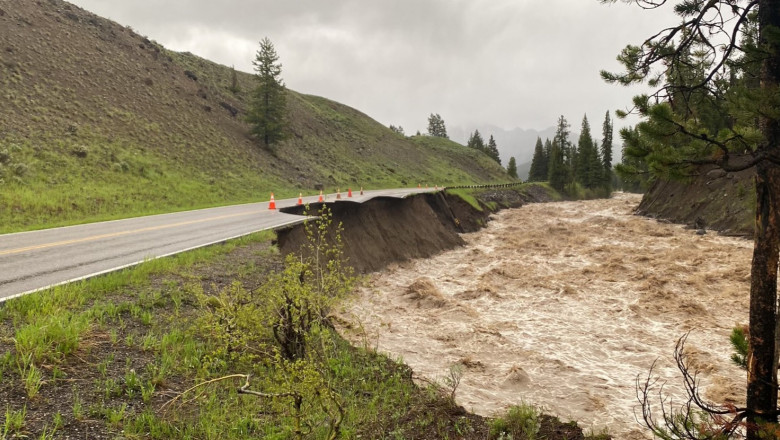 Devastat de inundaţii, Parcul Yellowstone a fost închis pentru prima oară în ultimii 34 de ani