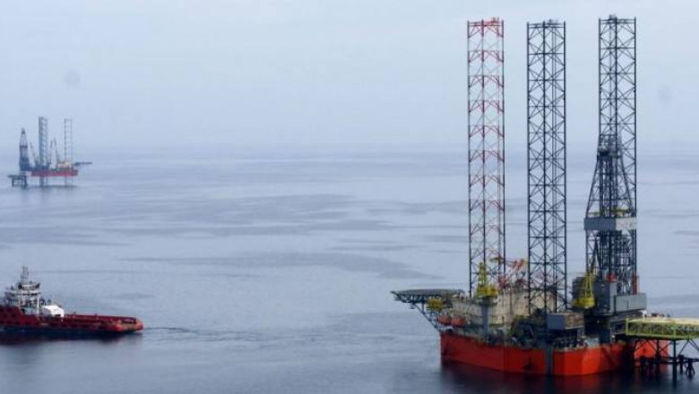 Rusia acuză Ucraina că a atacat platforme petroliere capturate de Moscova în Marea Neagră
