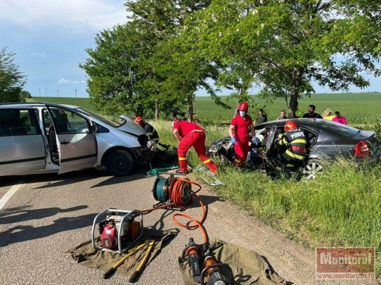 Accident grav în Botoșani. Șapte copii și trei adulți au fost răniți