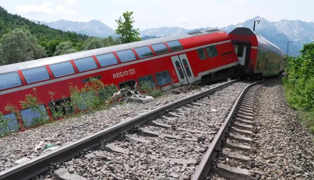 Accident feroviar grav în Germania! Cel puțin trei persoane au decedat pe loc – FOTO, VIDEO